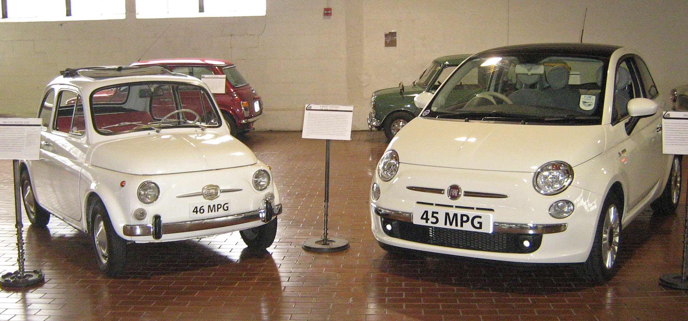 1966_Fiat_Nuova_500F_and_2008_Fiat_500