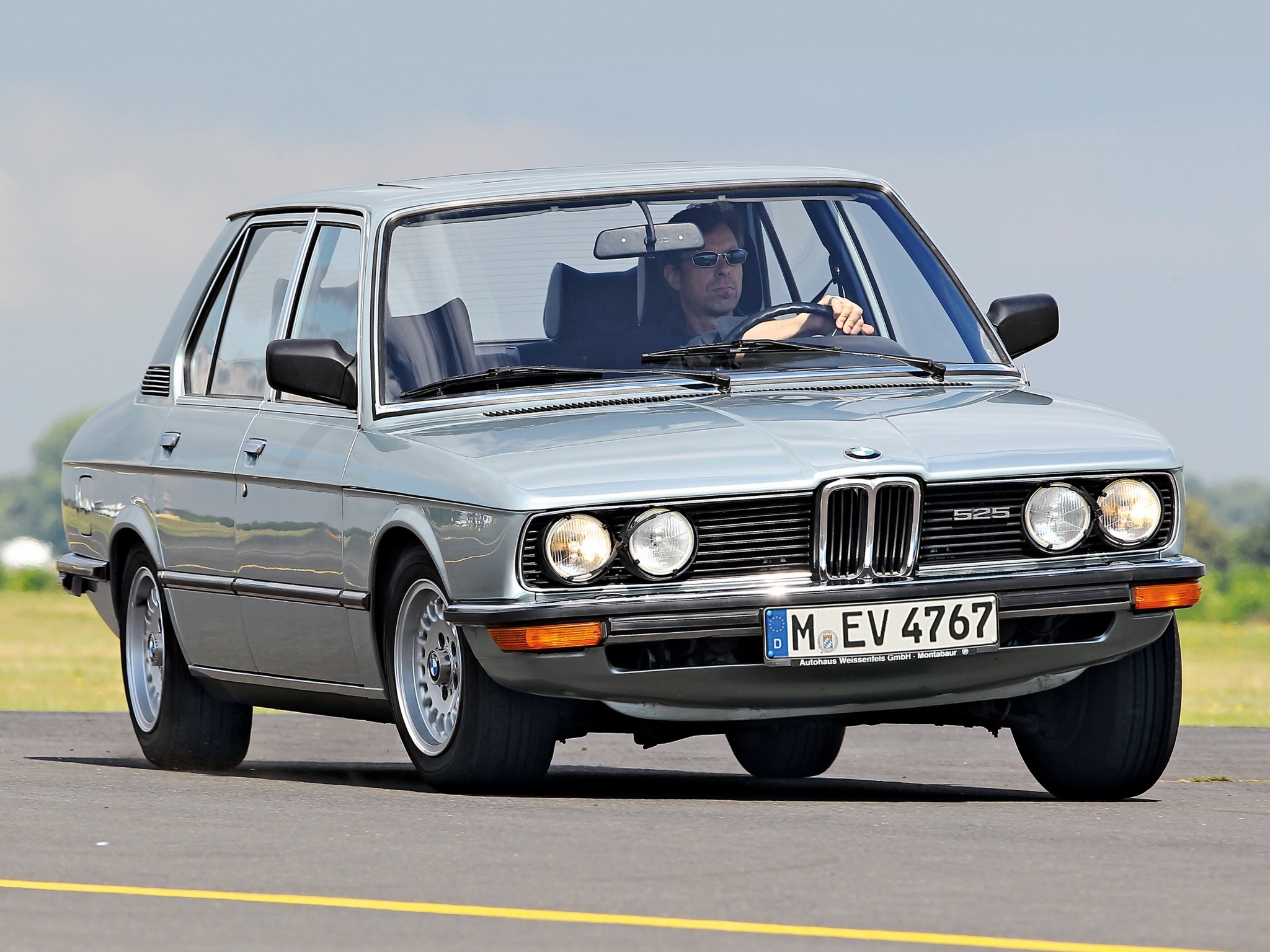 Первая м четвертая а. БМВ 518 е12. БМВ е12 525. БМВ е12 528. BMW 5 Series (e12).