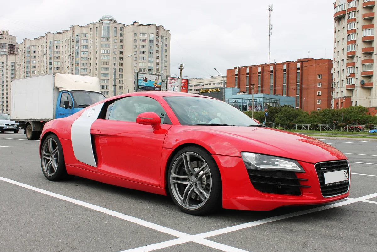 Сейчас машина. Audi r8 2008. Audi r8 v8 2008. Ауди r8 красная 2008. Ауди р8 красная.