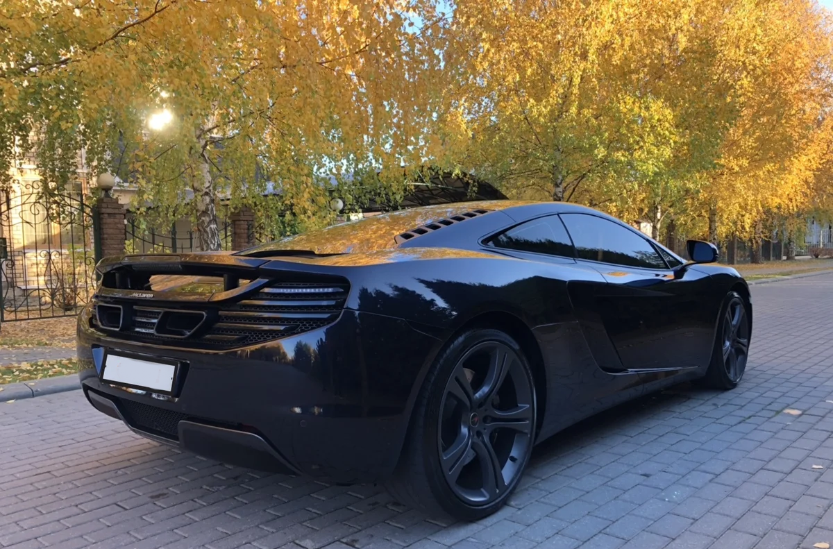 Макларен mp4 12c черный