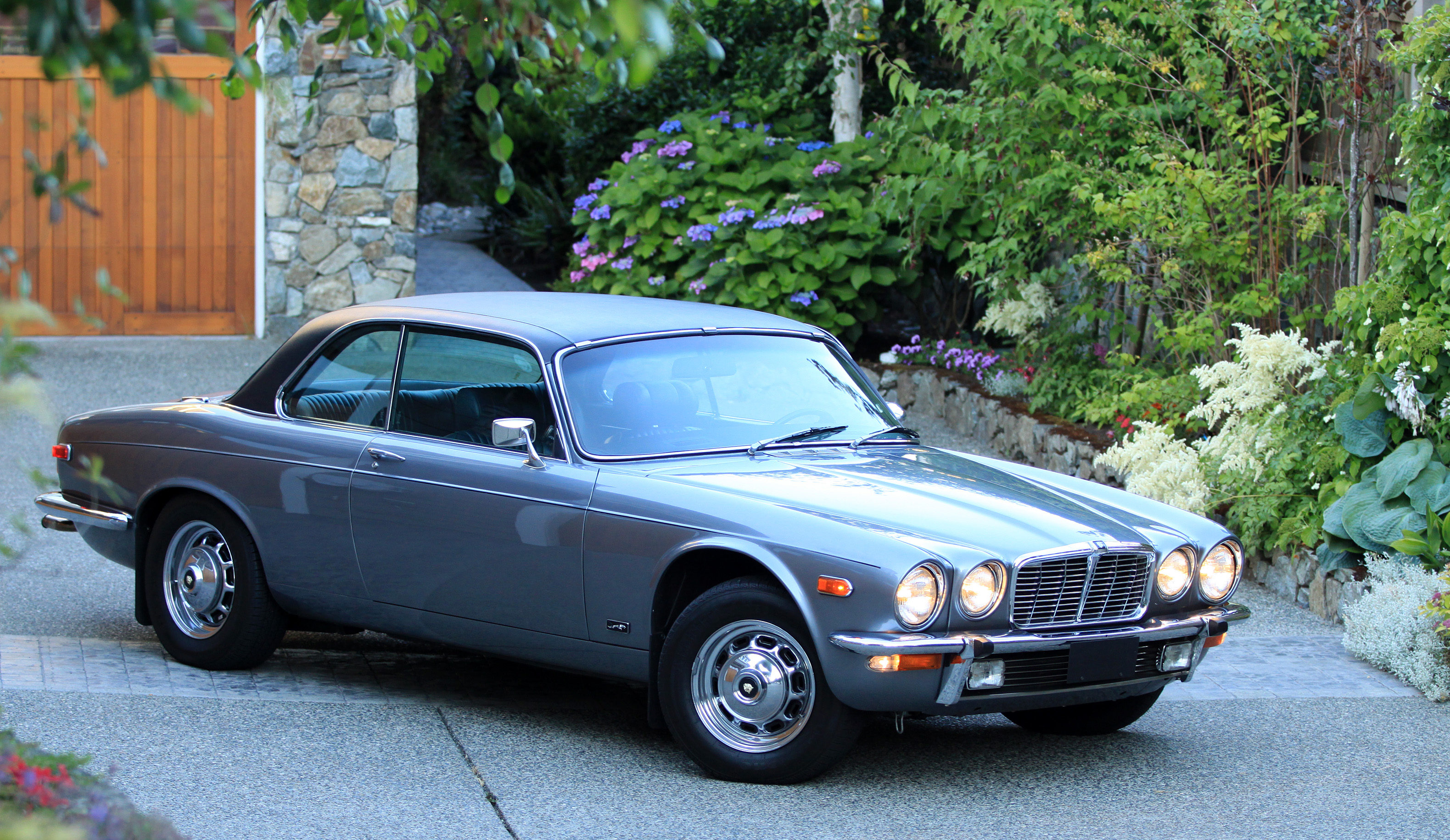 Jaguar xj6 1975