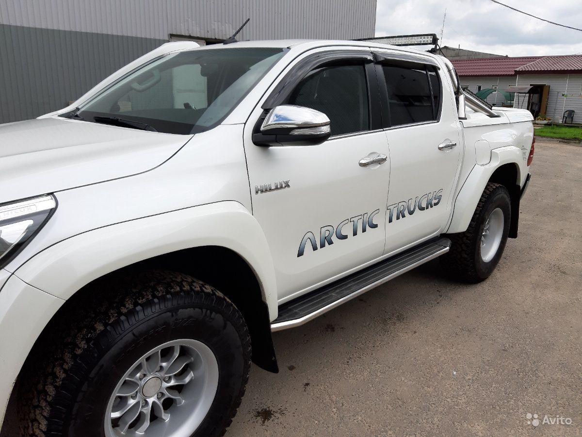 Toyota Hilux Arctic Trucks at35