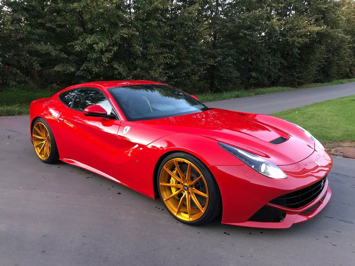 Ferrari f12 Berlinetta в черном цвете